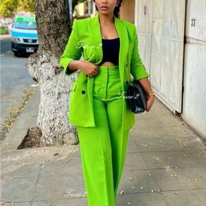Green suit XXL (fits tailored). Please see size chart.